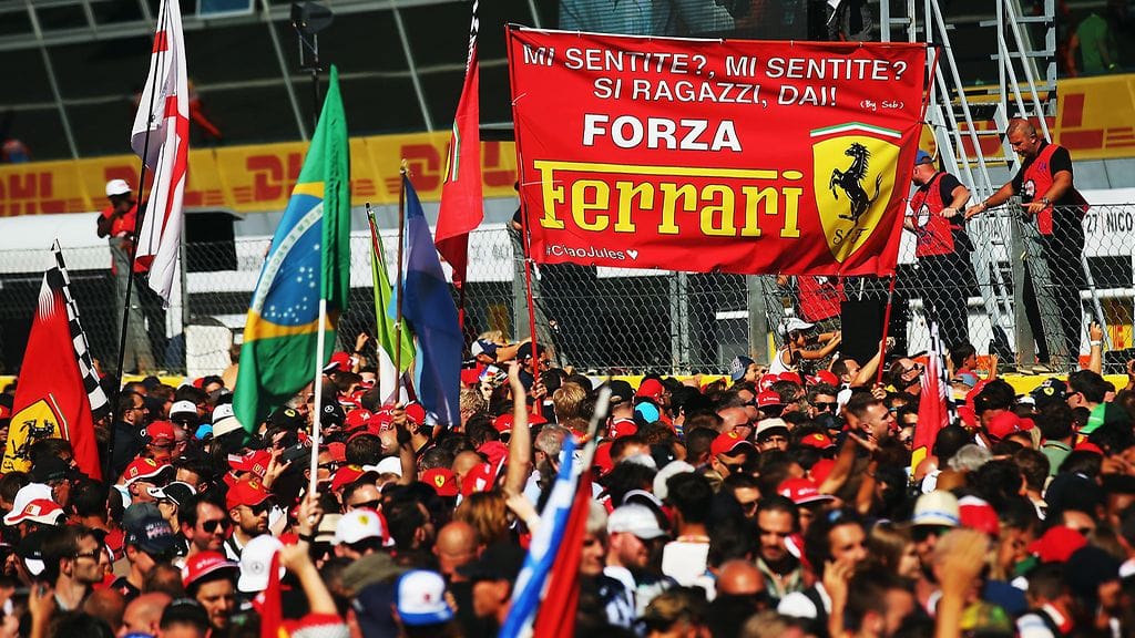 F1-faneja Monzassa vuonna 2015.