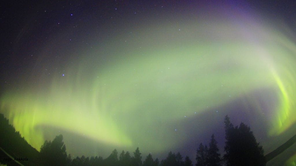 Upeat revontulet Pohjois-Karjalan taivaalla.