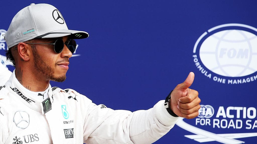 Lewis Hamilton on ennakkosuosikki iltapäivän kisaan