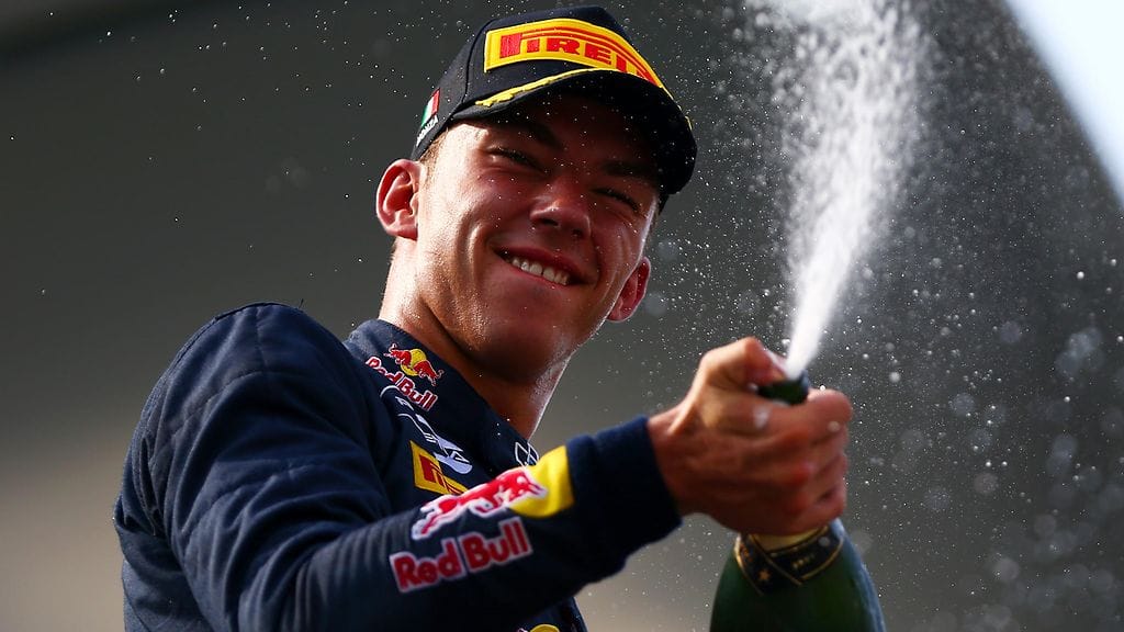 Pierre Gasly johtaa GP2-luokkaa.