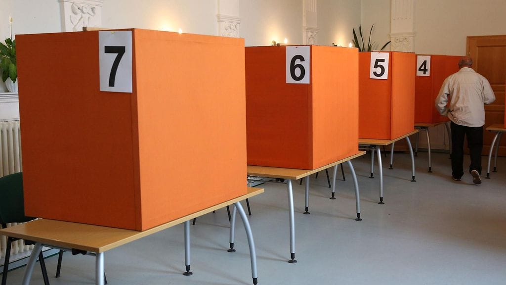 Mies kävi antamansa äänensä Neustrelitzin kaupungissa sunnuntaina 4. syyskuuta 2016.