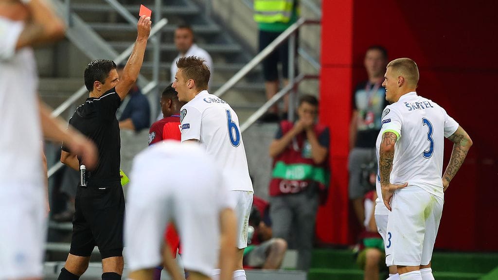 Martin Skrtel näki punaista.