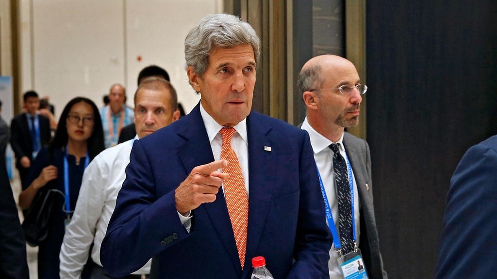 Yhdysvaltojen ulkoministeri John Kerry tapasi Venäjän kollegansa Sergei Lavrovin. Neuvottelut päättyivät tuloksettomina ja Kerry poistui tapaamisesta vakavailmeisenä.