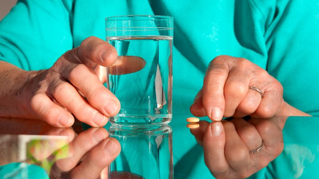 Lääkityksen keskeyttäminen on tärkeimpiä syitä verenpainehoitojen epäonnistumiseen. Kuvituskuva.