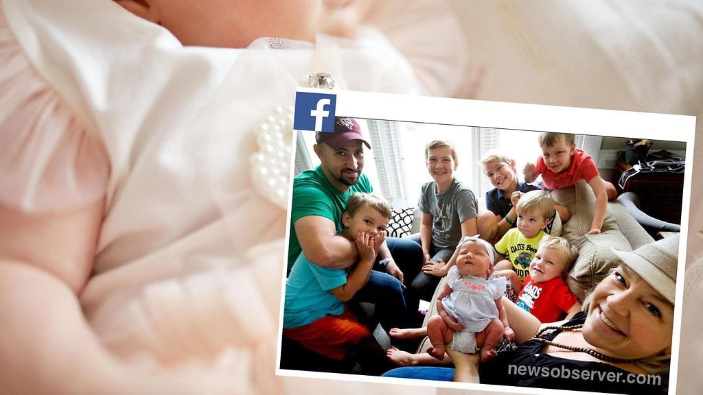 Koko perhe on ikionnellinen saadessaan taloonsa pienen tytön.