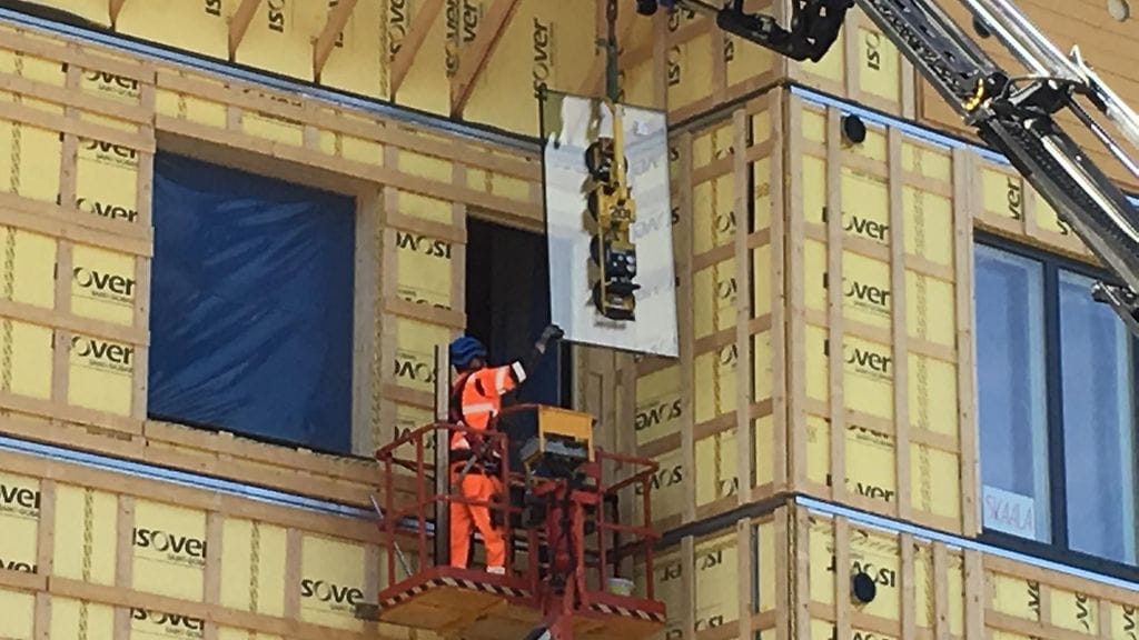 Wood Cityn rakentaminen on tehty ilman koko talon peittävää sääsuojaa. Kuvan rakennustyömaa ei liity uutiseen.