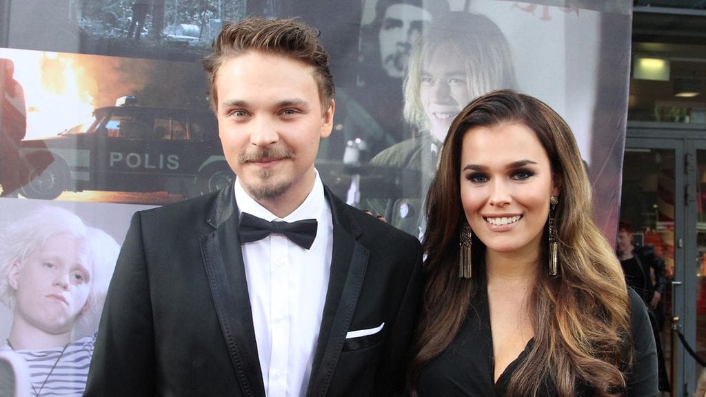 Roope Salminen ja Sara Sieppi Teit meistä kauniin -elokuvan ensi-illassa.