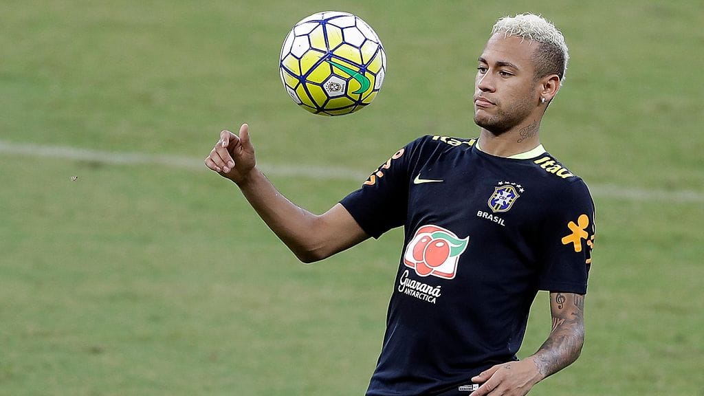 Neymar Brasilian harjoituksissa sunnuntaina.