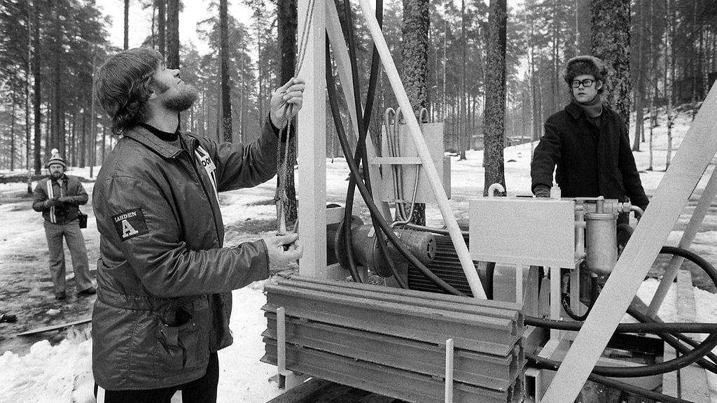 Spede mäkihyppääjän vauhdittajakonetta,