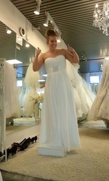 Tiina hääpuvussaan