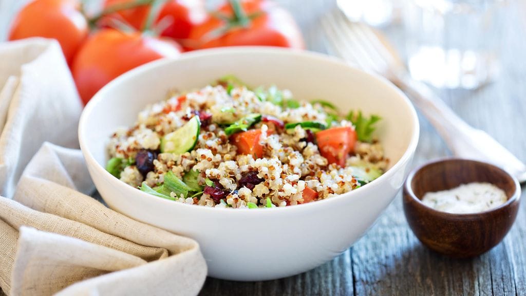 Kvinoaa käytetään ruoanlaitossa samoin kuin viljoja.