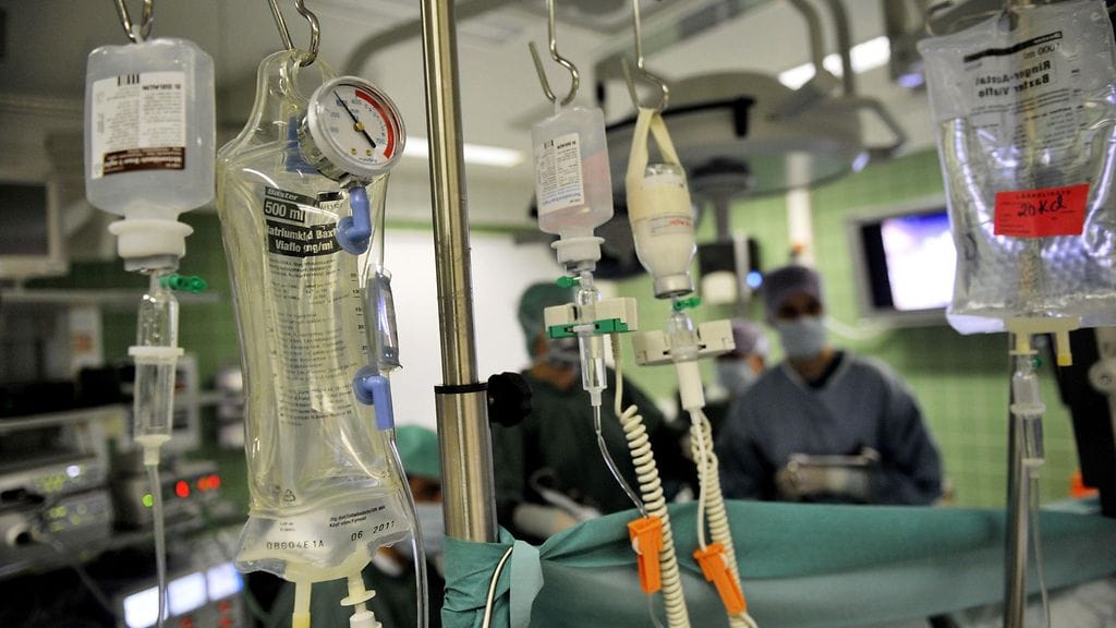 Tampereella on kuollut nuorehko nainen saatuaan tartunnan alaraajaleikkauksen jälkeen. Tartunta oli todennäköisesti tullut puudutuspiston yhteydessä. Kuvituskuva. Kuvan henkilöt eivät liity tapaukseen.