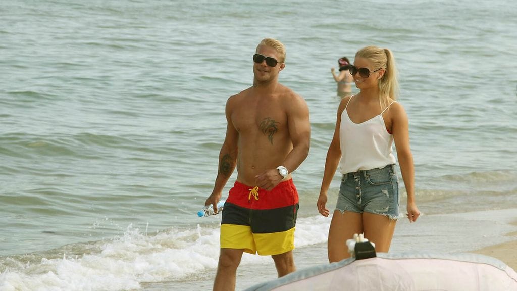 Tatulla riittää vientiä. Mies pääsi treffeille myös Sallan kanssa.