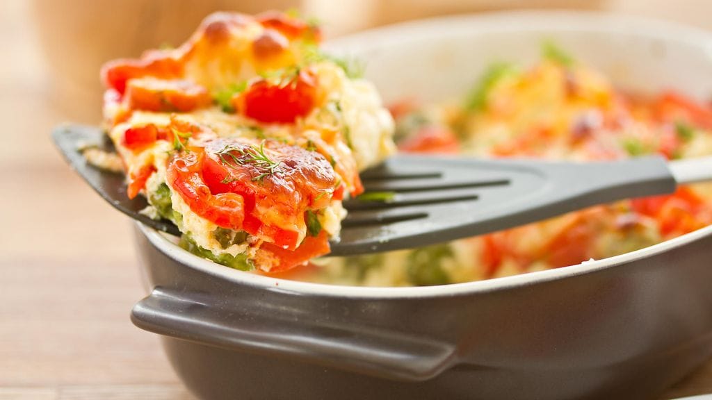 Omeletista saa mehukasta uunissa.