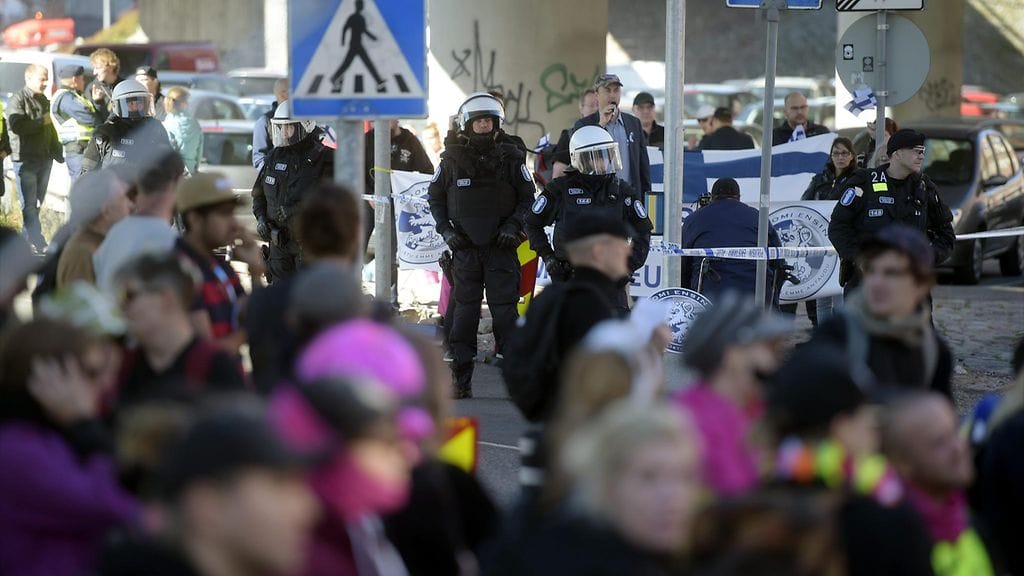 Vapaa Liikkuvuus -verkoston mielenosoitus kokosi mielenosoittajia Maahanmuuttoviraston edustalle Helsingissä torstaina 8. syyskuuta 2016.