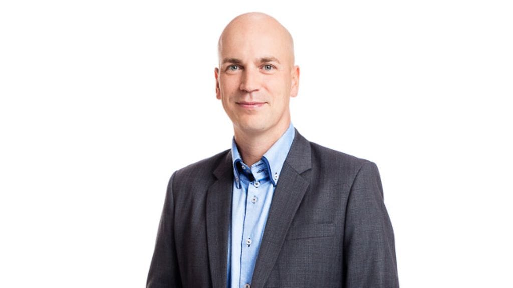 Jari Haanniemi aloittaa lauantain Toto76-lähetyksen studioisäntänä.