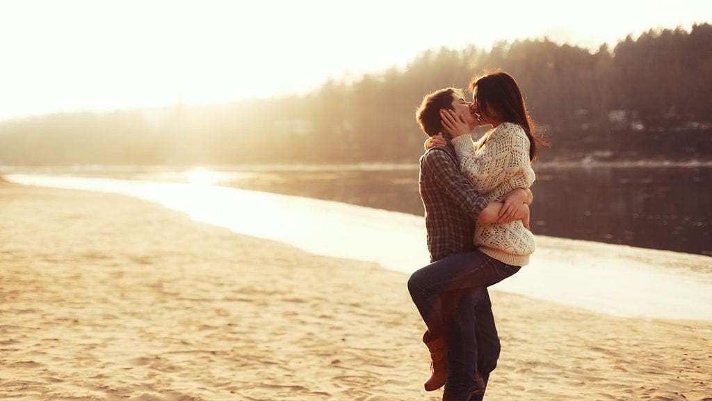 Luottamus, anteeksianto ja realistiset odotukset liityvään onnelliseen parisuhteeseen.