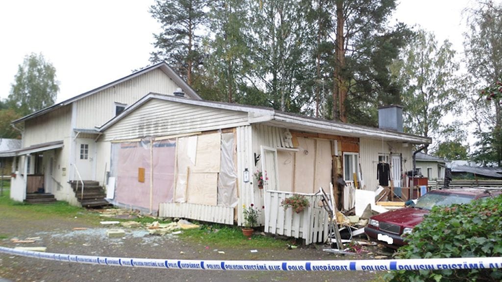 Autonsa hallinnan menettänyt nuori mies rysäytti talon läpi lauantain vastaisena yönä Joensuussa 10. syyskuuta 2016.