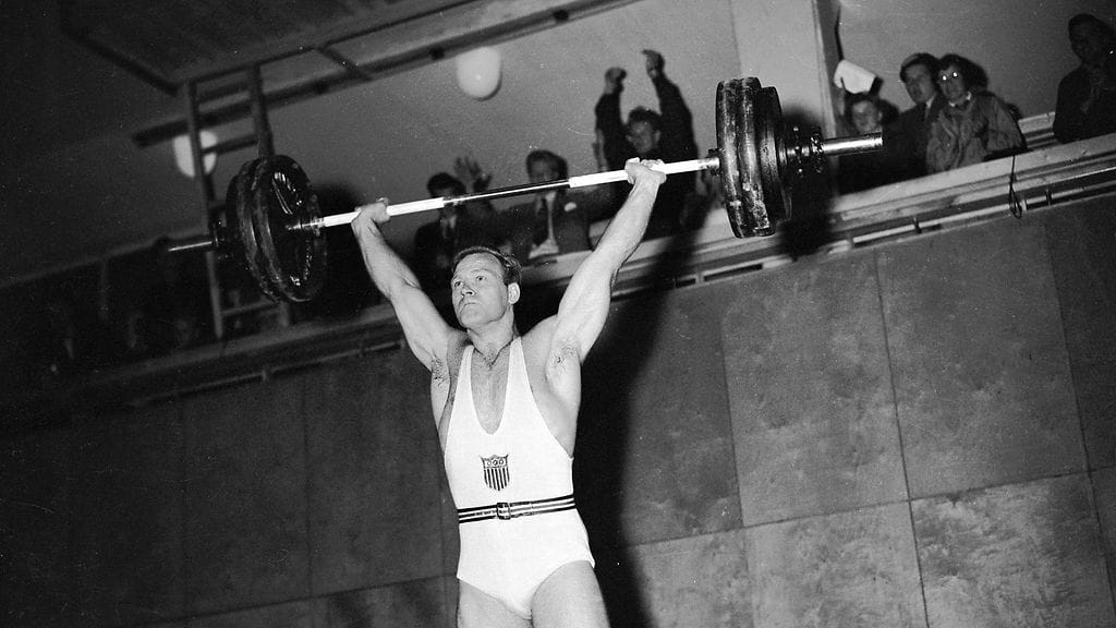 Schemansky voitti olympiakultaa Helsingin Messuhallissa (nykyisin Töölön Kisahalli).