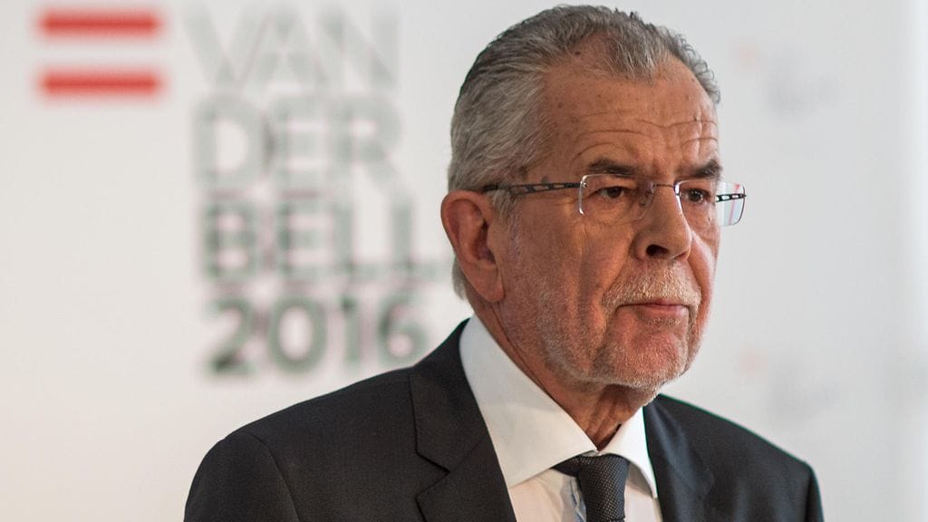Toukokuisten vaalien voittajaksi julistettiin vihreiden Alexander Van der Bellen.
