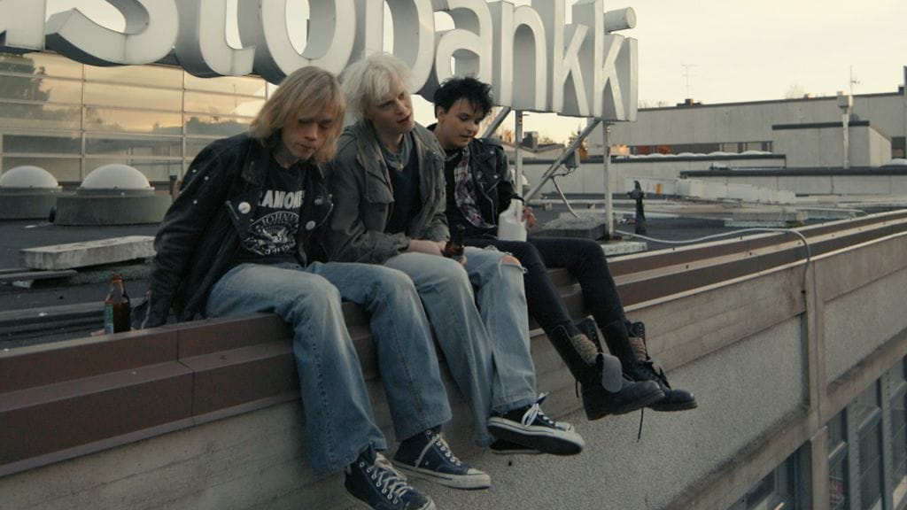 Sipe (Teppo Manner), Toni (Tatu Sinisalo) ja Antti (Roope Salminen) Teit meistä kauniin -elokuvassa. Kuvaaja: Juha Kärkkäinen