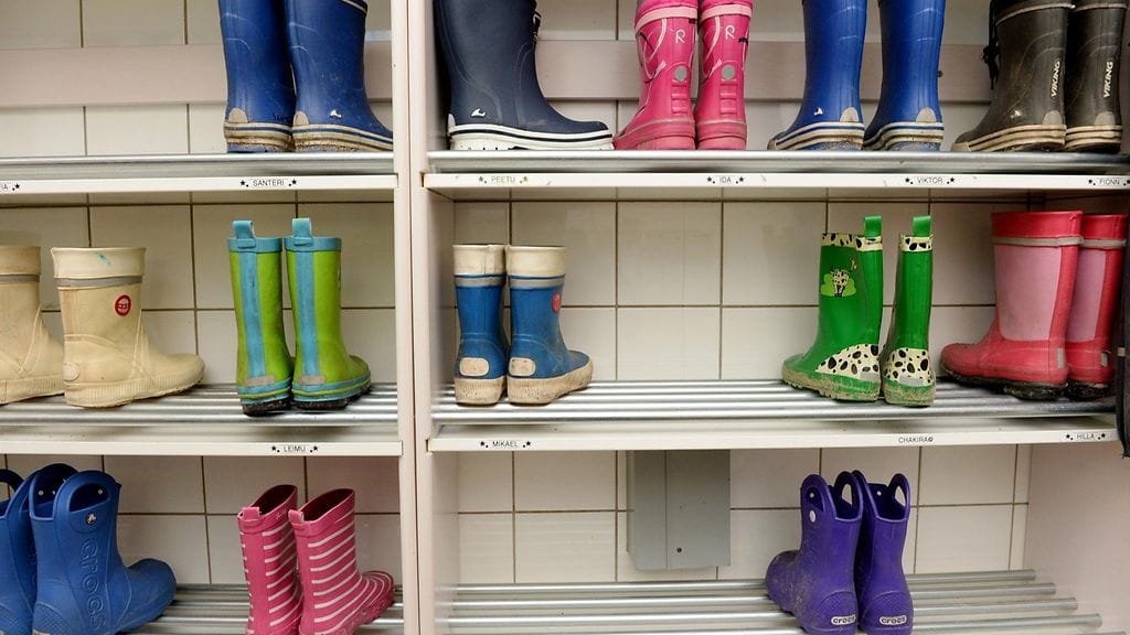 Kouvolan Sanomien haastatteleman asiantuntijan mukaan lapsen eristäminen ei täysin estä taudin leviämistä.