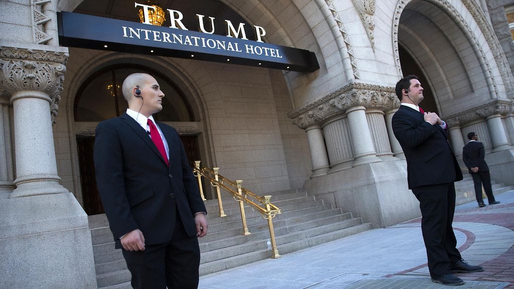 Trumpin Hotel Washington DC avattiin eilen Pennsylvania Avenuella lähellä Valkoista taloa.