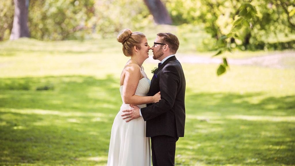 Ensitreffit alttarilla Tiina ja Samuel