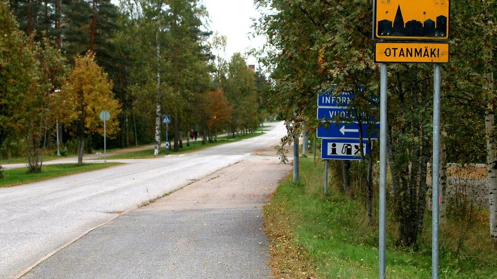 Vuorimiehentien raittia Otanmäessä Kajaanissa maanantaina 12. syyskuuta 2016. Vuorimiehentieltä löydettiin eilen kuollut mies, ja poliisi on ottanut kiinni taposta epäiltynä kaksi irakilaista Otanmäen vastaanottokeskuksessa asuvaa turvapaikanhakijaa.