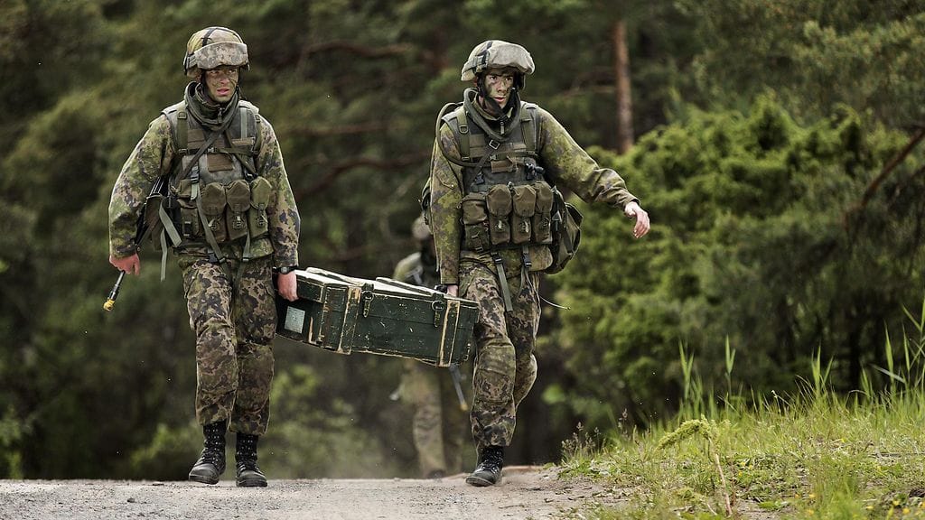 Sotilaita Hangon Syndalenissa maanantaina 6. kesäkuuta 2016.