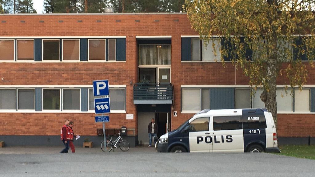 Motellirakennuksessa toimi aiemmin vastaanottokeskus. Kuva vuodelta 2016.