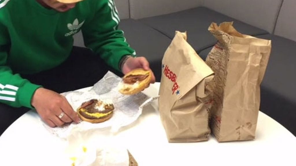Hesburger alkaa toimittaa tuotteitaan kotiovelle.