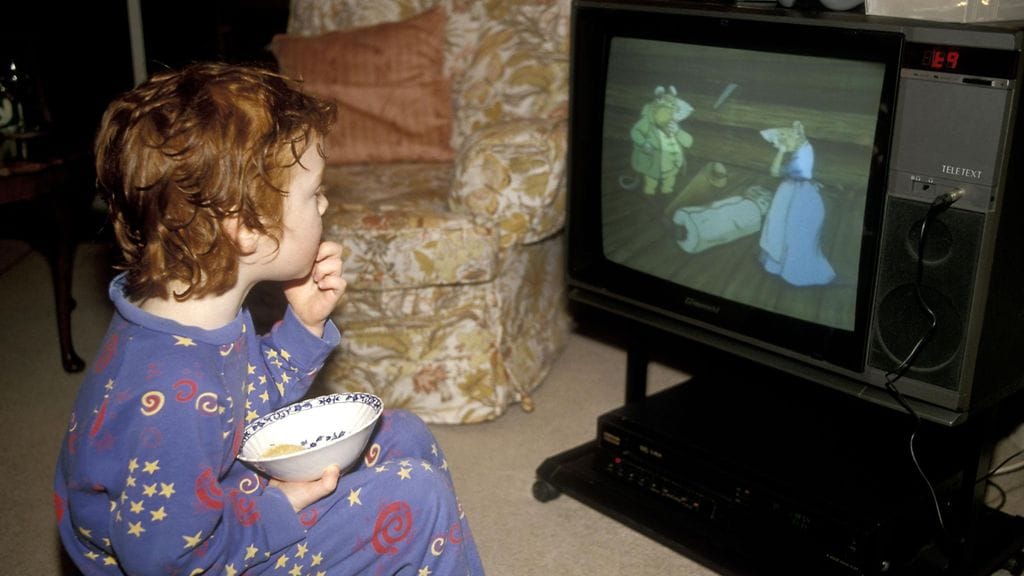 Ennen vanhaan viikonlopuisin piti herätä ajoissa, jotta ehti katsomaan piirrettyjä televisiosta.