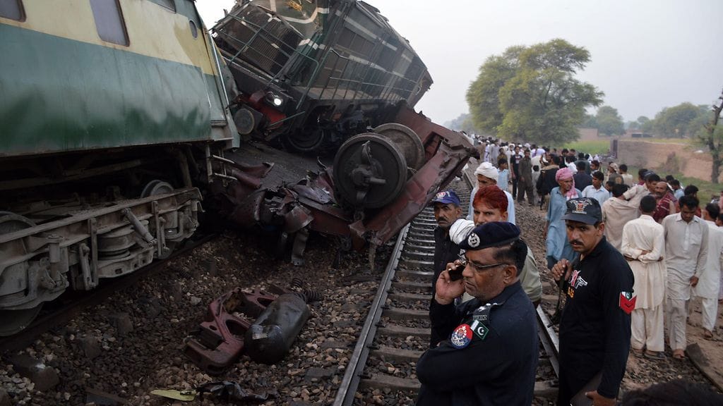pakistan junaonnettomuus