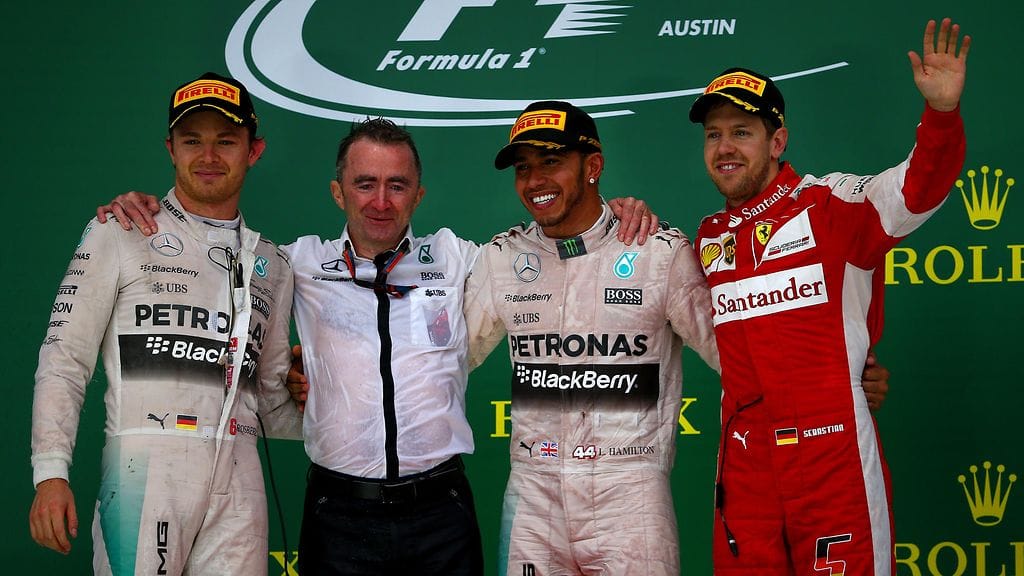 Paddy Lowe (toinen vas.) on päässyt juhlimaan urakalla Mercedeksen leirissä. Sebastian Vettel (oik.) on joutunut seuraamaan voitonjuhlia usein sivusta.