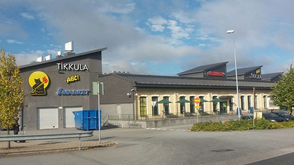 Porin Tikkulan ABC:lle on palkattu vartija hillitsemään nuorten häiritsevää käytöstä.