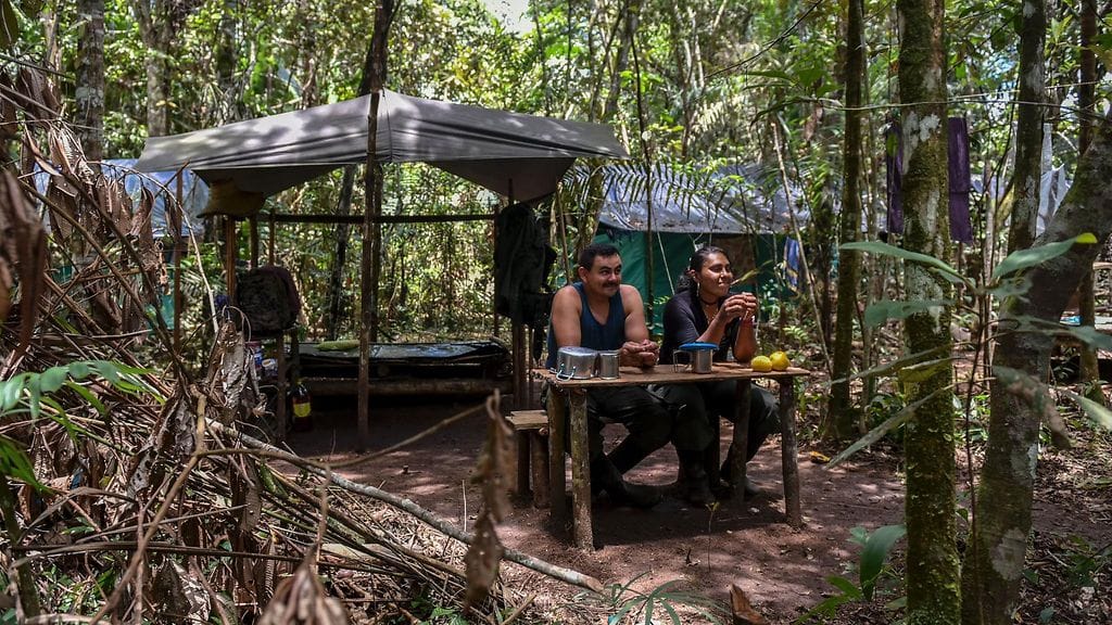 Kolumbian Farc-sissejä lepäämässä leirillä vuonna 2016.