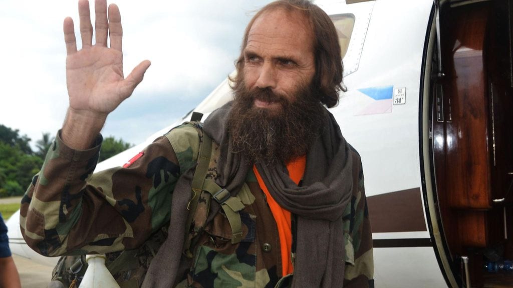 Norjalainen Kjartan Sekkingstad vapautuksensa jälkeen eilen Jolon lentokentällä Mindanaolla eteläisellä Filippiineillä.