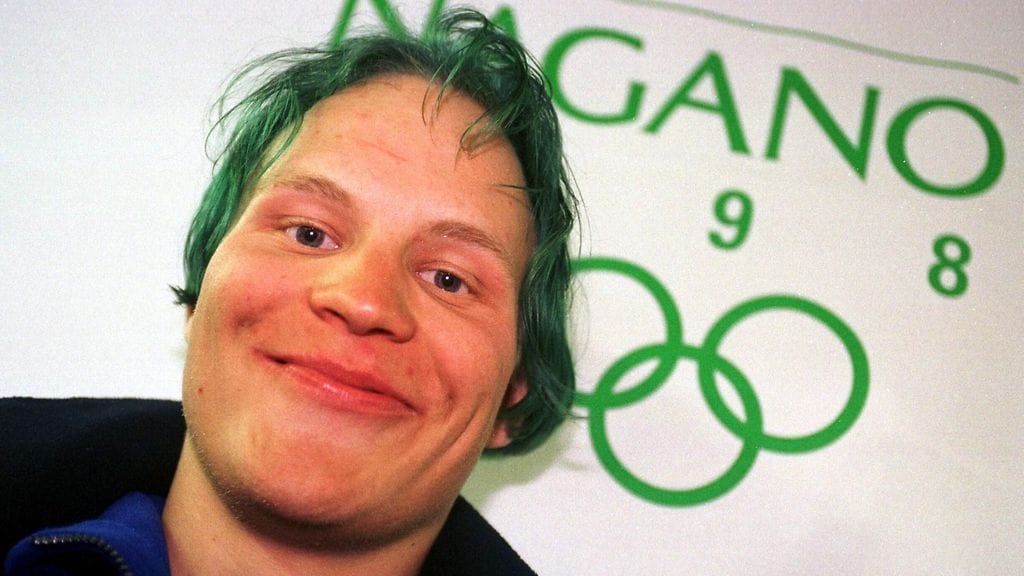 Kalle Palander esiintyi värikkäässä hiustyylissä Naganon olympialaisissa 1998.