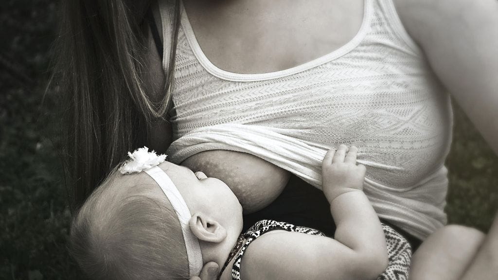 Kelly Stanley on jakanut sosiaaliseen mediaan useita imettämistä juhlistavia kuvia.