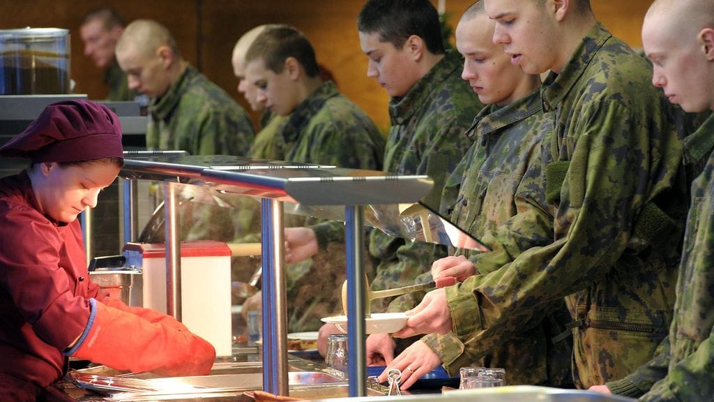 Varuskunnissa valmistetaan jopa 25 miljoonaa ateriaa vuodessa.