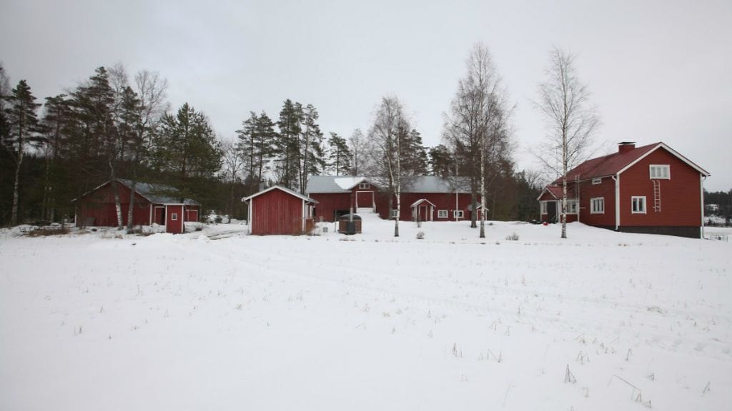 Syyttäjän mukaan salolaista mökkiä on käytetty tukikohtana. Syyttäjä on todistellut syytettyjen oleskelua mökillä muun muassa teletiedoilla, mökin lämmityskuluilla ja takavarikoidun navigaattorin paikkaleimauksilla.