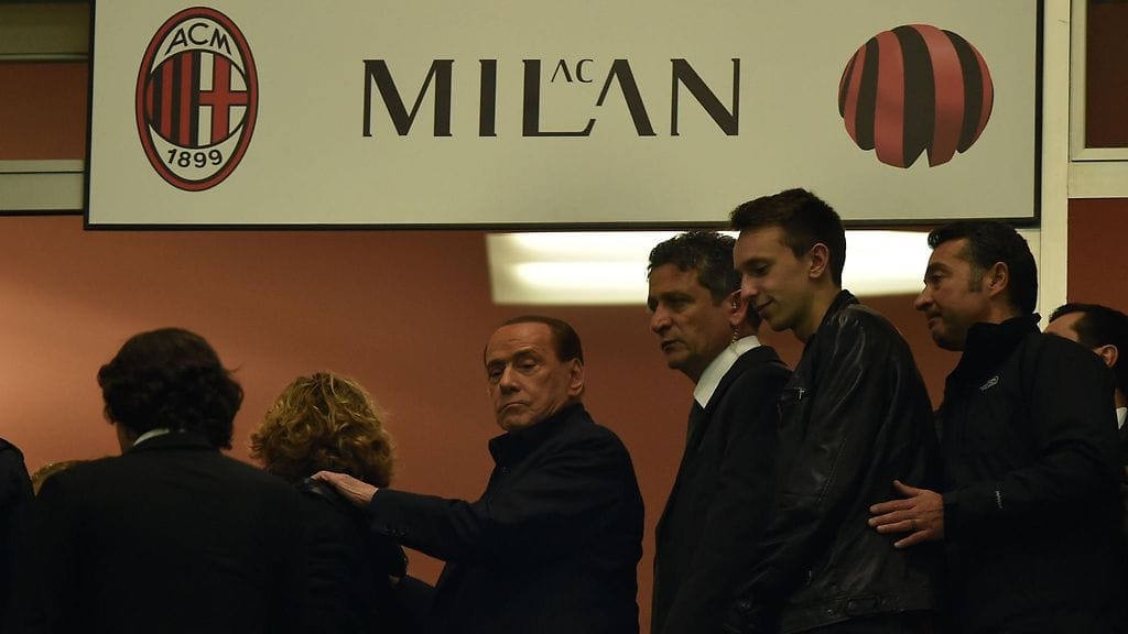 Keskellä AC Milanin omistaja ja Italian entinen pääministeri Silvio Berlusconi.