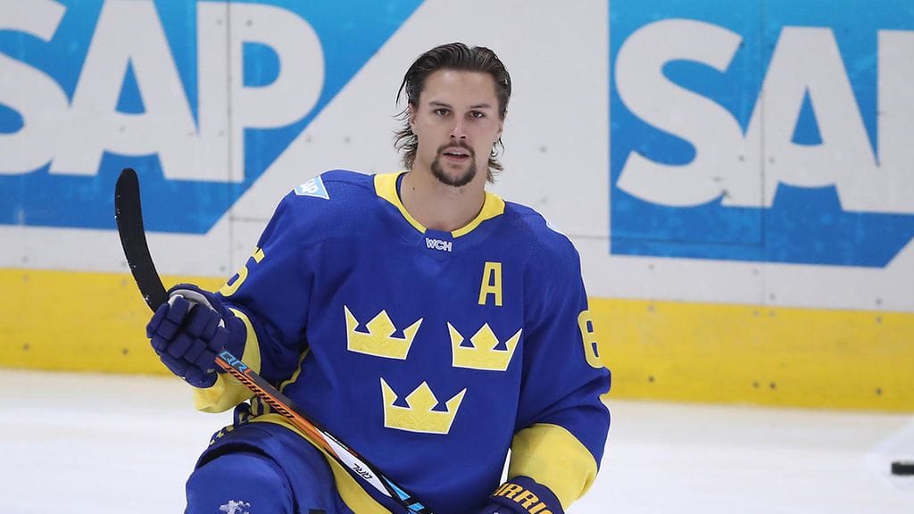 Erik Karlsson ei ollut lainkaan tyytyväinen pelaamiseensa ensiminuuteilla.