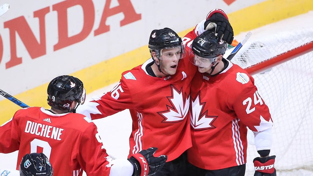 Jonathan Toews latoi Eurooppaa vastaan tehot 2+1.