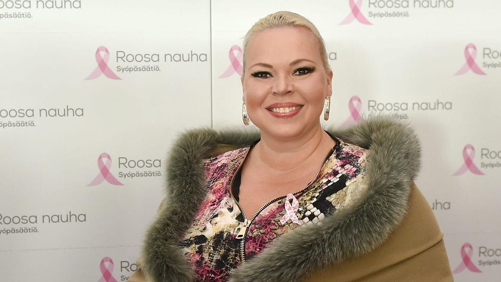 Johanna Rusanen-Kartano Roosa nauha -kampajan julkistustilaisuudessa.