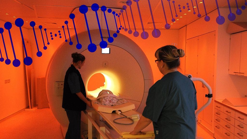 Hyksin Lastenklinikan teho-osasto. Röntgenhoitajat Seija Linnajärvi ja Nelli Varis ja magneettikuvauslaite.