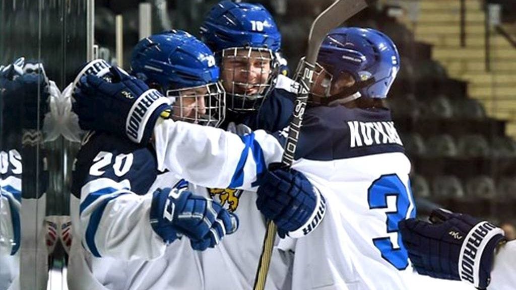 Eeli Tolvanen (vas.) on mahdollisesti koko ensi kesän NHL-varaustilaisuuden monipuolisin maalintekijä.