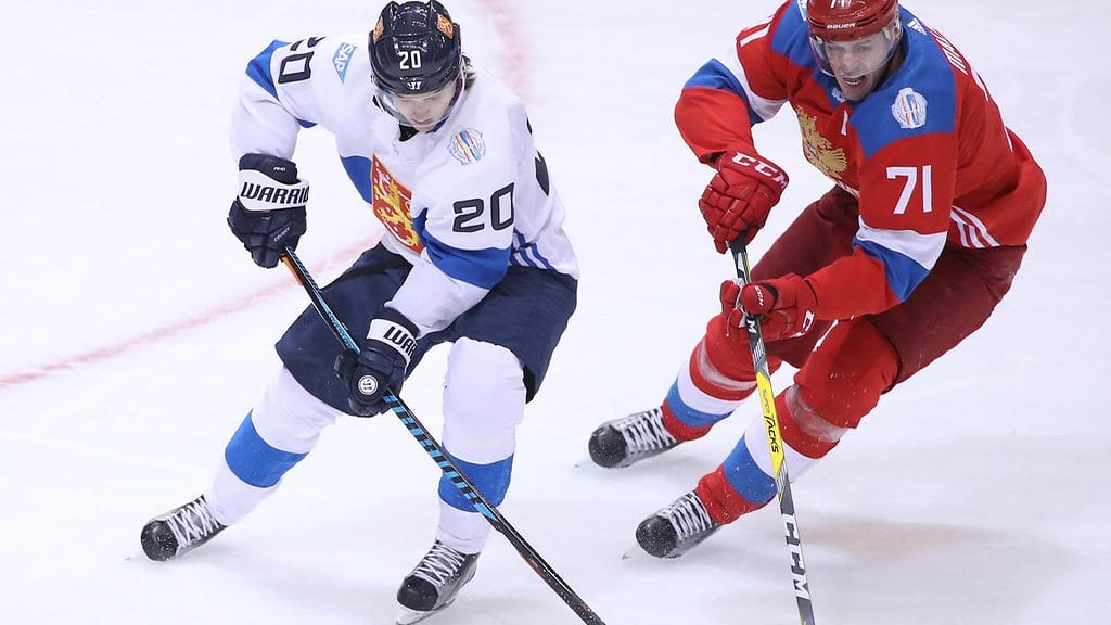 Sebastian Aho ja Venäjän Jevgeni Malkin World Cup -ottelussa