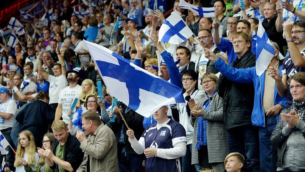 Suomen lentopallojuhlaa 7paikka-fanikatsomossa